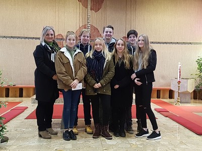 von links: 1.Reihe FB SCHOLGER-MUND Sonja, GIMPEL Laura, SEEBACHER Johanna, GALLER Sophie, GRÜNENFELDER Sara, 2.Reihe MUND Benedikt, KOELE Sebastian, GOGG Stefanie
